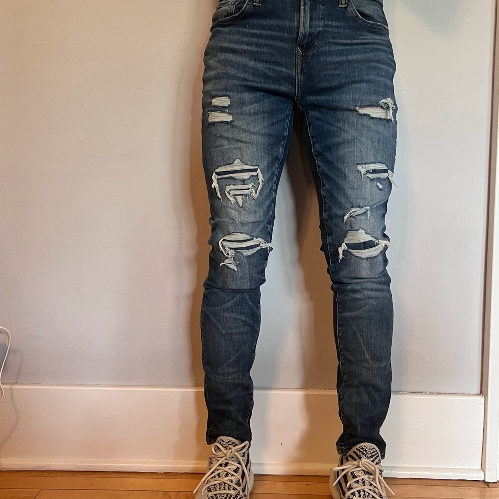 Stretch jeans. American eagle. Dark wash. With rips.